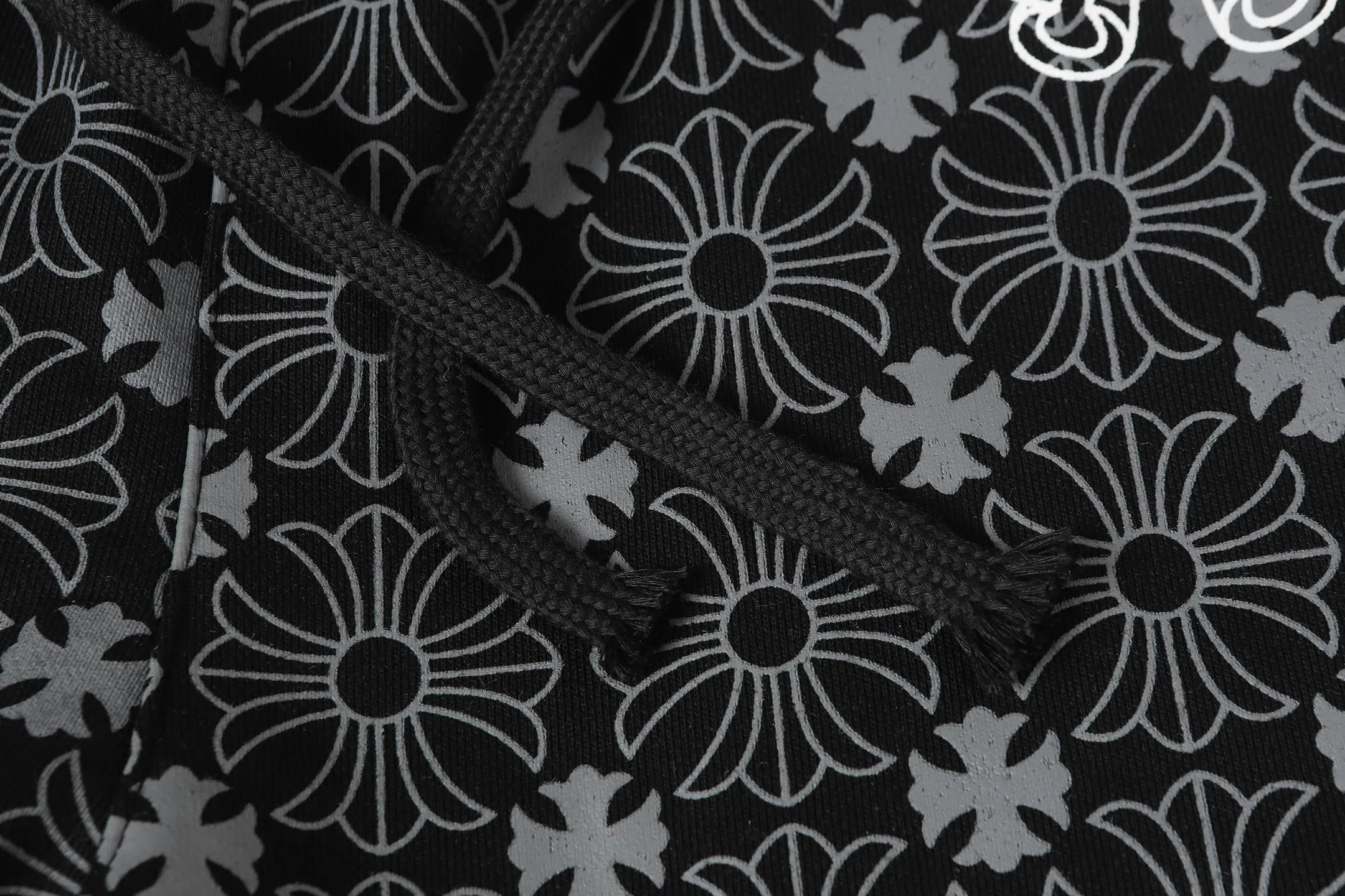 P280 #W5001 cross-border model. Those who pursue quality, please do not place an order. -Chrome Hearts/Chrome Hearts dark pattern all-over Sanskrit letter printed trousers, casual pants and sweatpants -High weight, high density and high quality. The wool is soft, delicate and skin-friendly. It feels soft and silky. It has excellent warmth and skin-friendly properties.